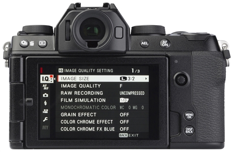 FUJIFILM X-S10 + XC15-45